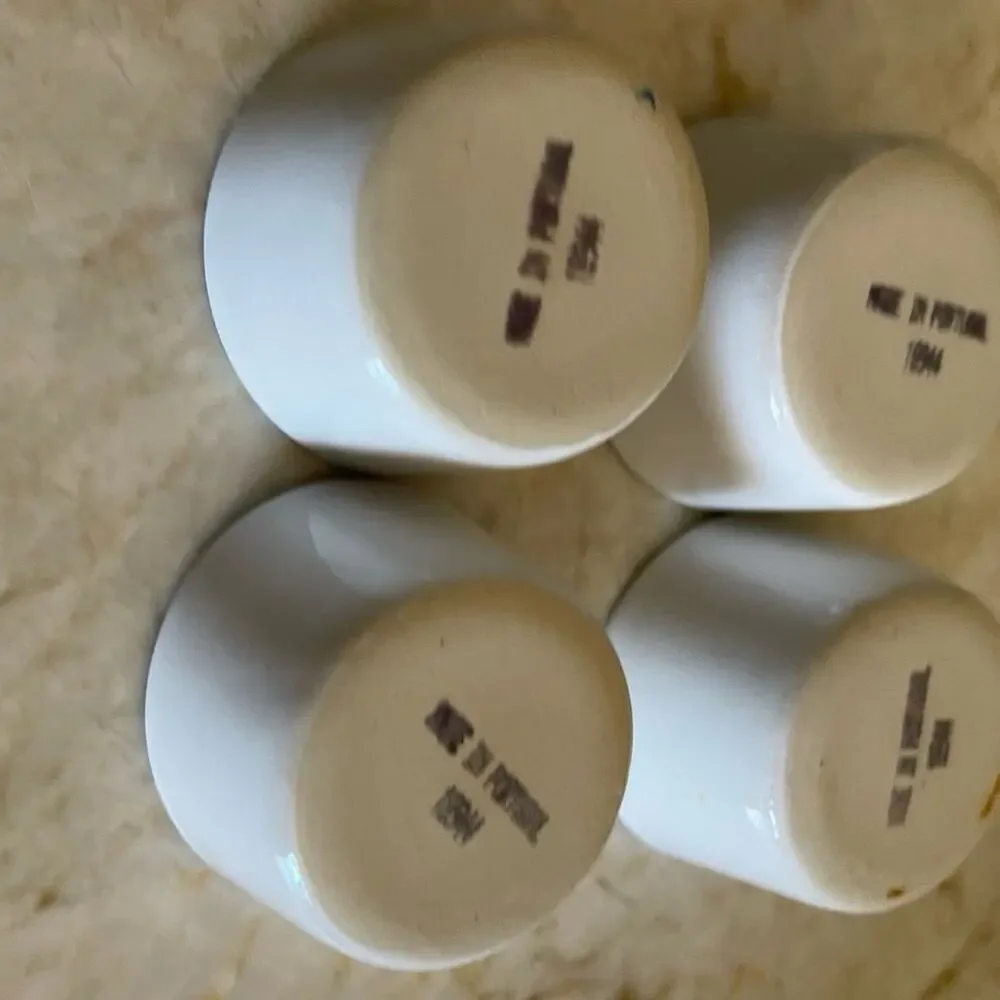 Small ceramic miniature dishes for condiments or sauces